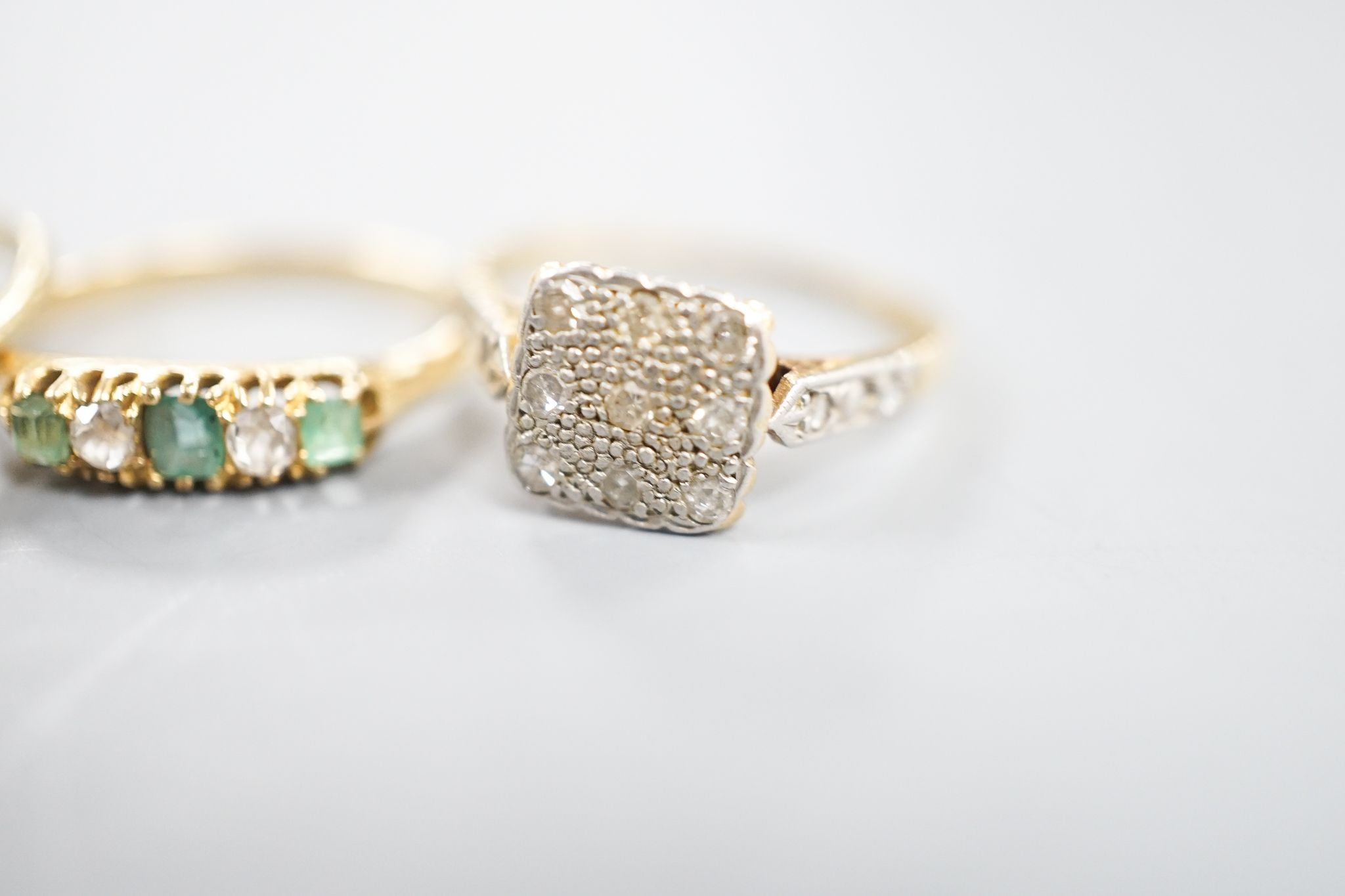 Two 18ct, plat. and diamond chip set dress rings and an 18ct, emerald and diamond set five stone ring, sizes P,I and H/I, gross weight 6 grams.